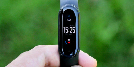 Xiaomi Mi Band 5: Vyplatí se koupě nové generace nejprodávanějšího chytrého náramku?